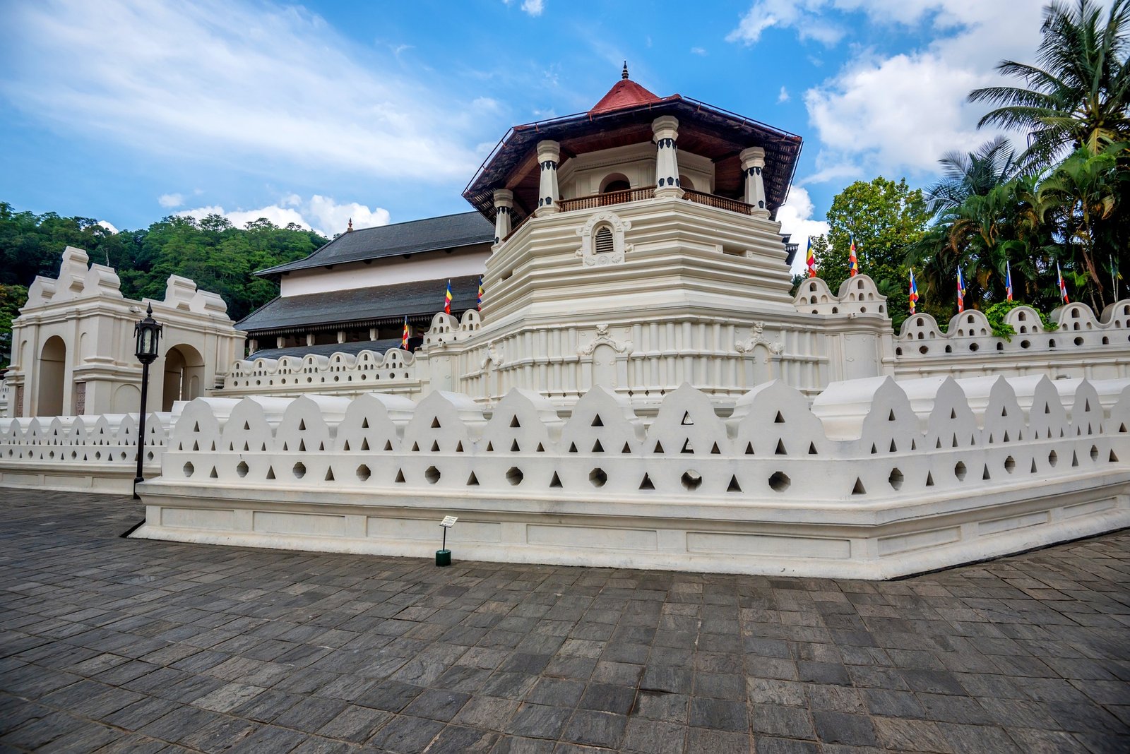 temple-of-the-sacred-tooth-relic
